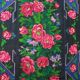 Tapis en laine florale tissée à la main fond noir avec roses roses