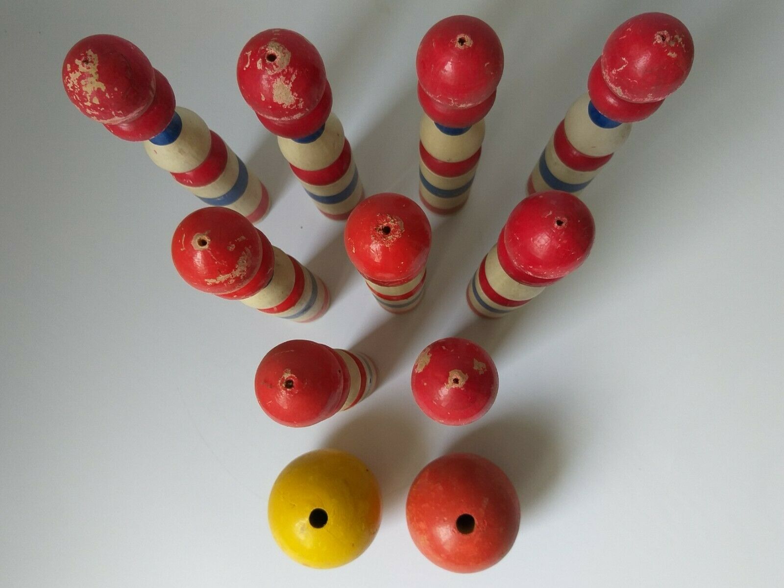 Bowling game 1920 art pop red blue white yellow 2 balls old toy
