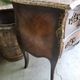 Commode sauteuse en bois de rose plateau en marbre rose