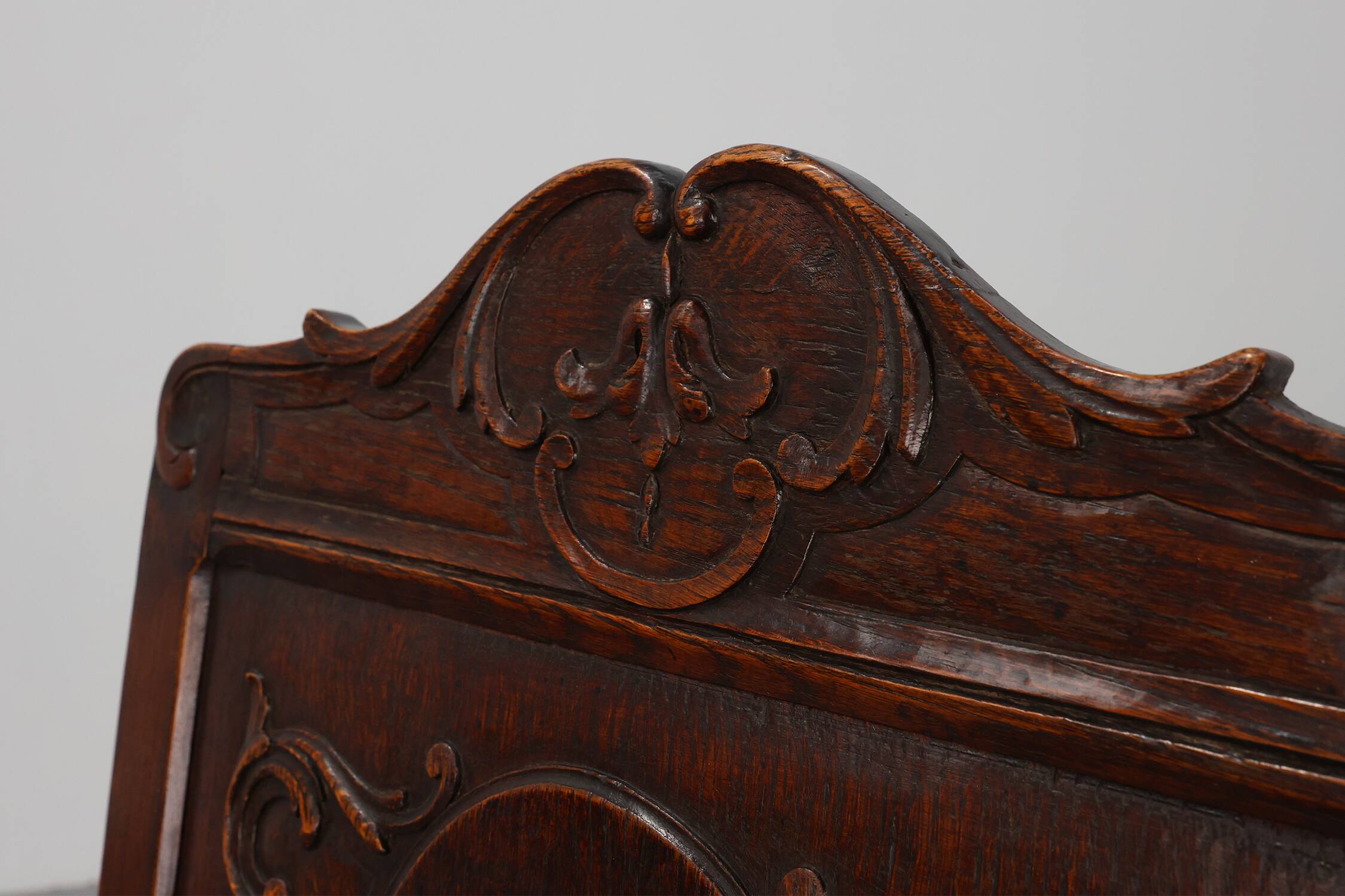 18th Century Liège Armchair in hand carved Oak, Belgium