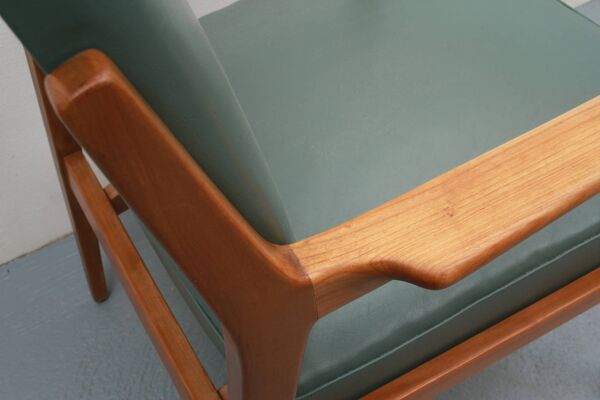 Fauteuil années 1950 en merisier, simili cuir kaki