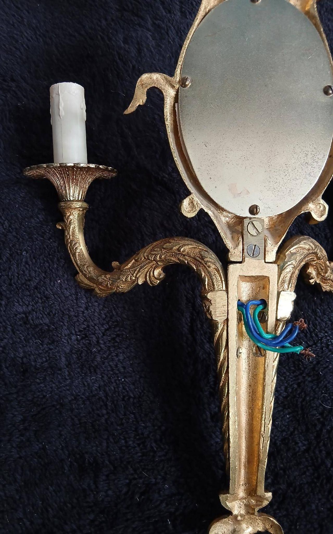 Pair of wall sconces with mirrors. Putti. Bronze. Floral Art Nouveau.