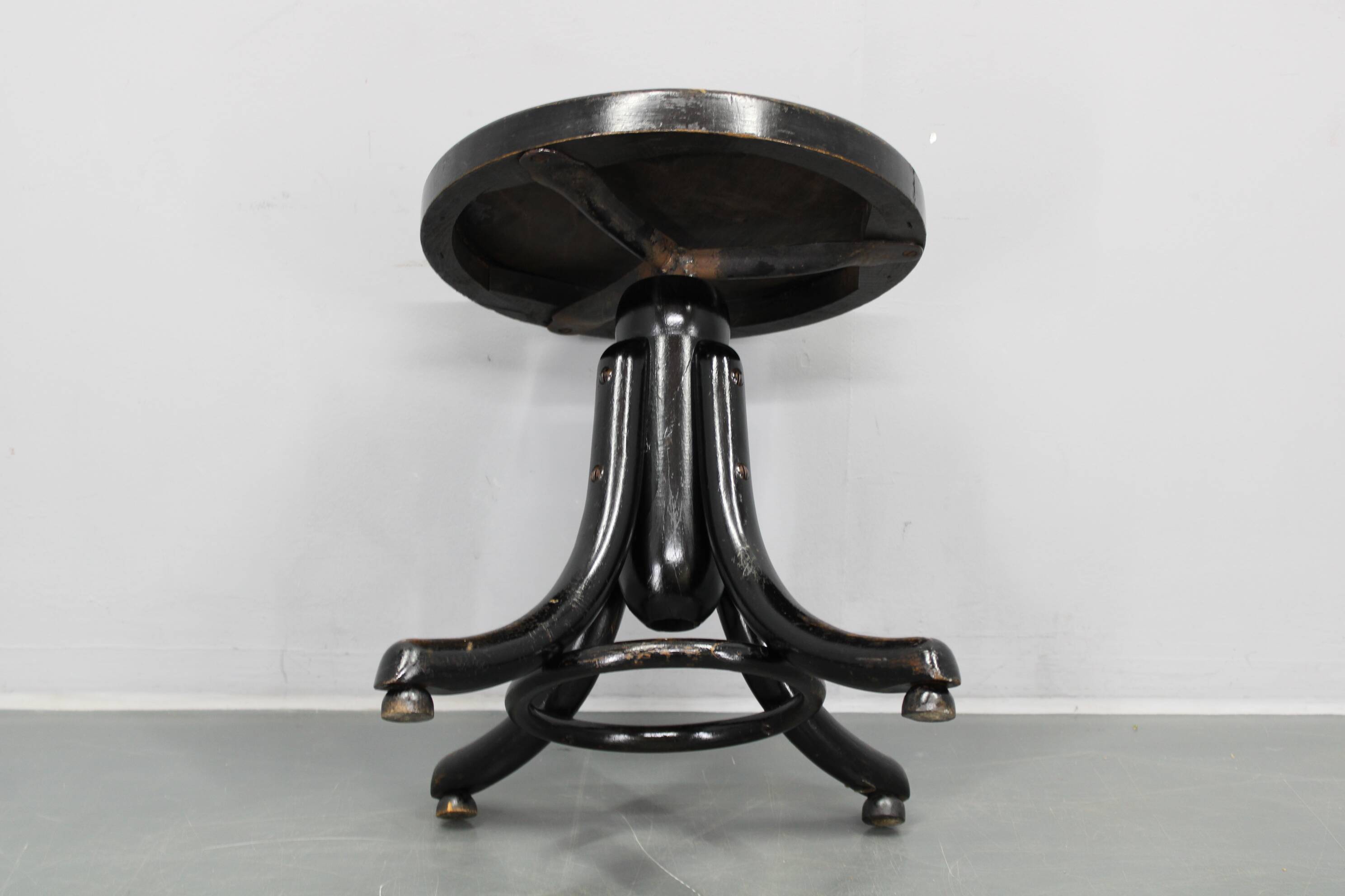 Tabouret de piano Thonet en bois courbé noir, Tchécoslovaquie, années 1930