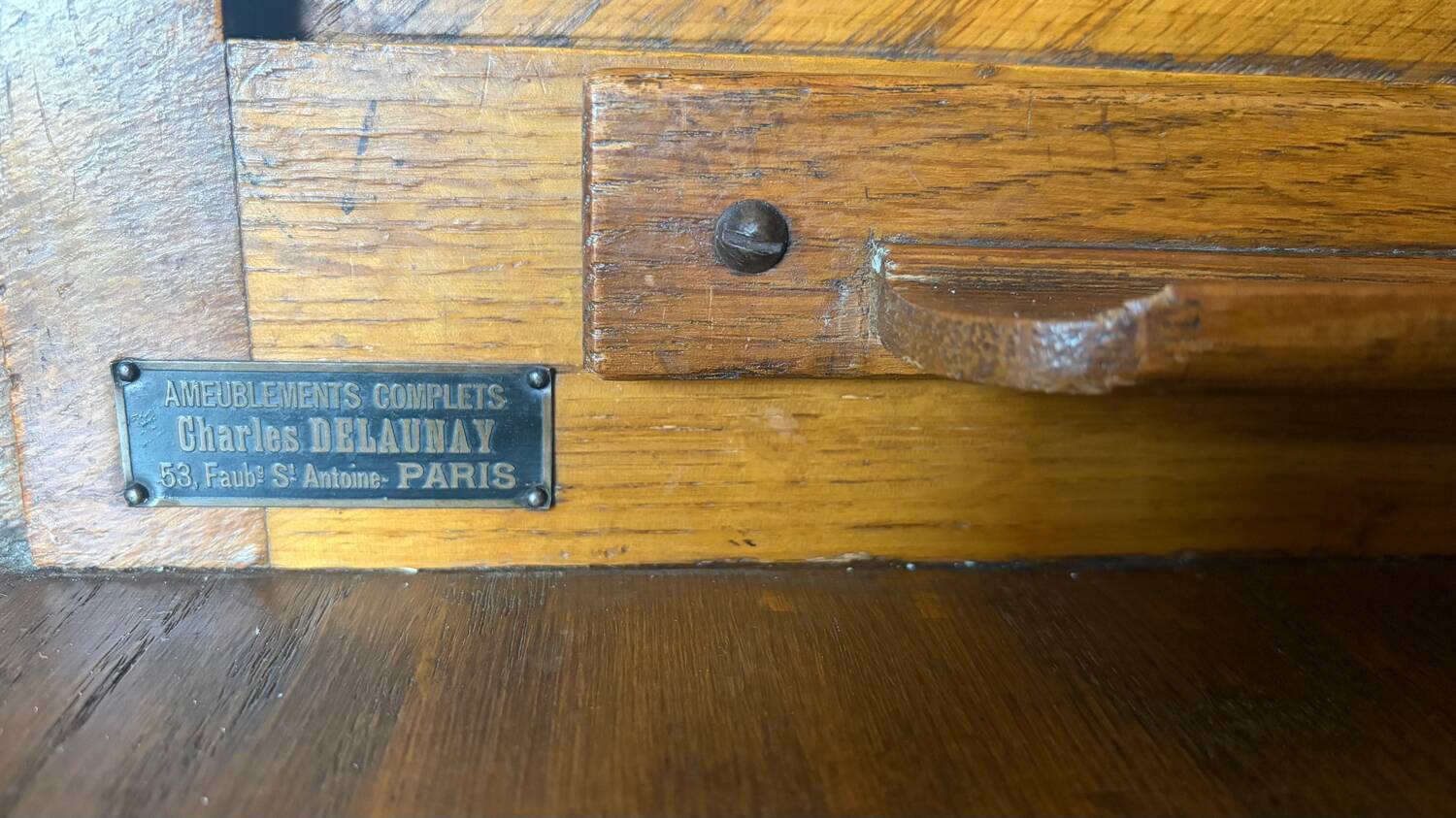 Old American office Delaunay