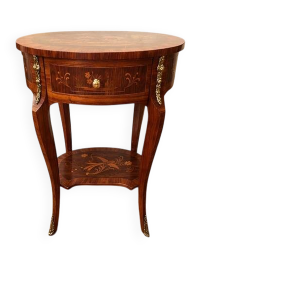Table d’appoint vintage marquetée aux décors asiatiques et bronze doré