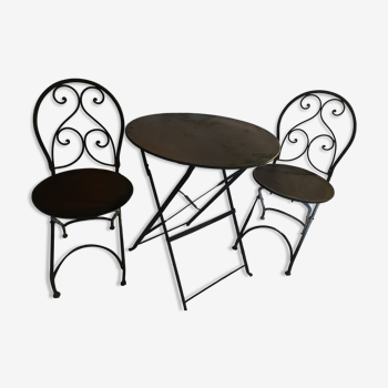 Lot of 2 Fold Chairs and bistro table