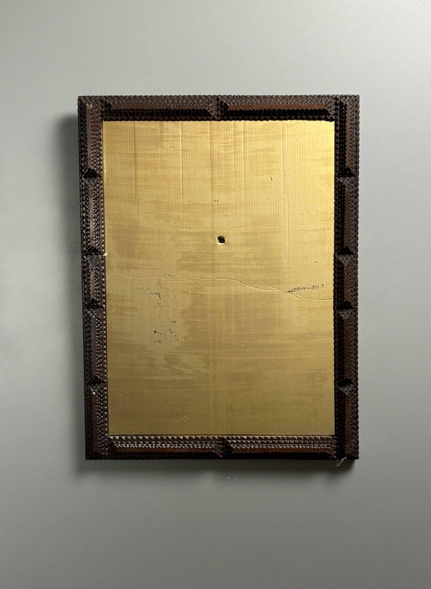 Miroir ancien en art populaire tramp, Belgique vers 1900.