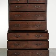 Commode anglaise antique du XVIIIe siècle en chêne.