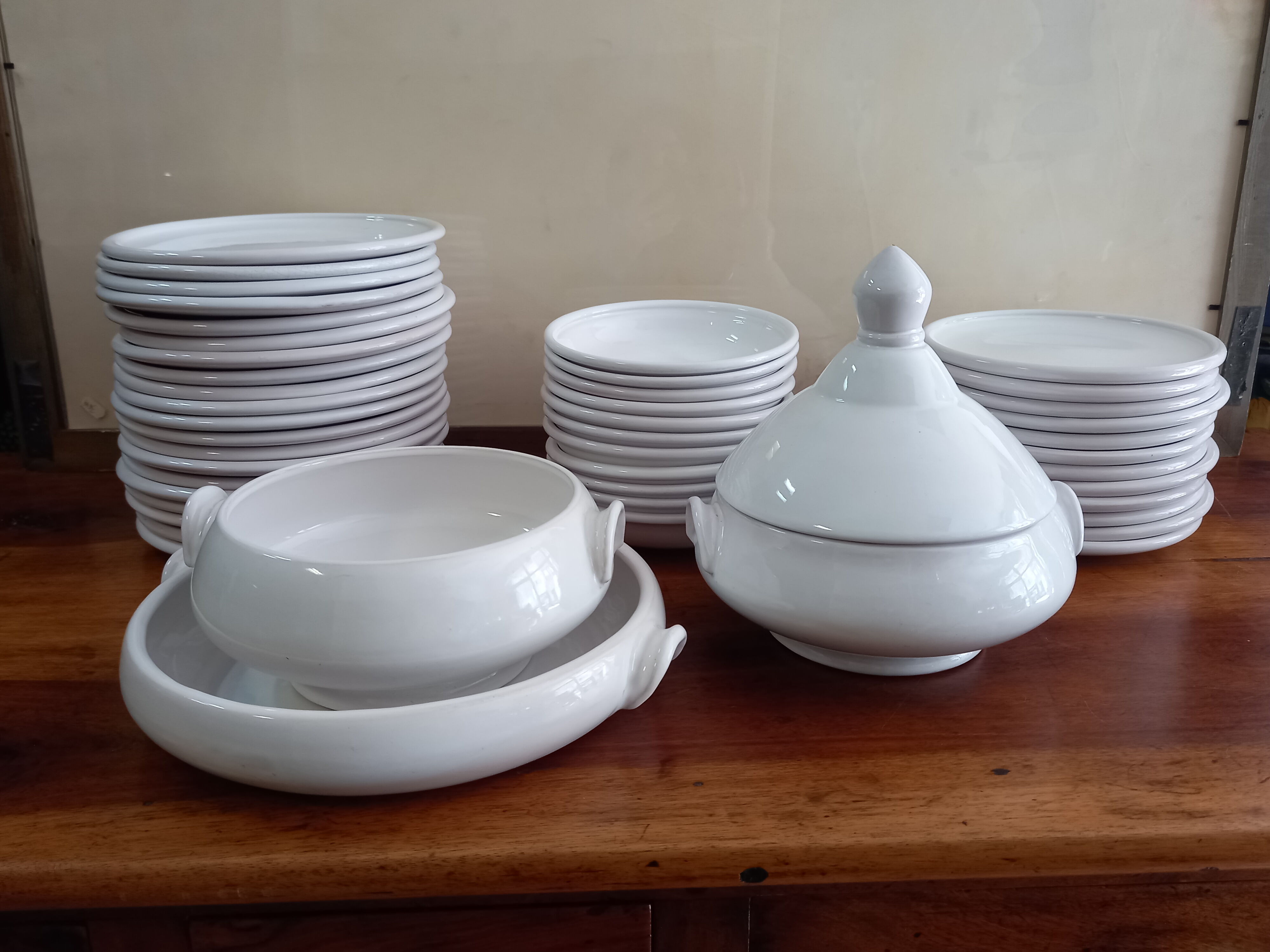 A sandstone table service