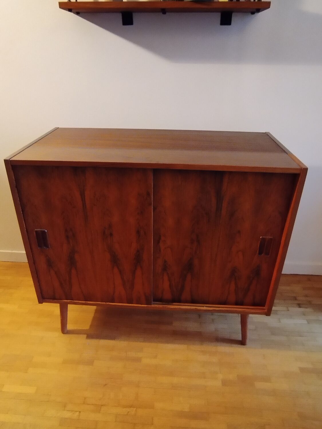 Rosewood chest of drawers