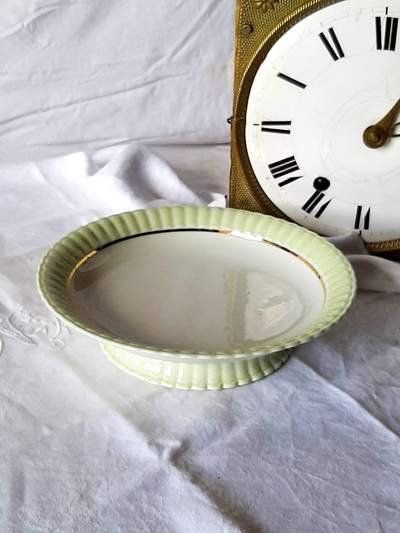 Plat à gâteau en porcelaine Bernardaud Limoges