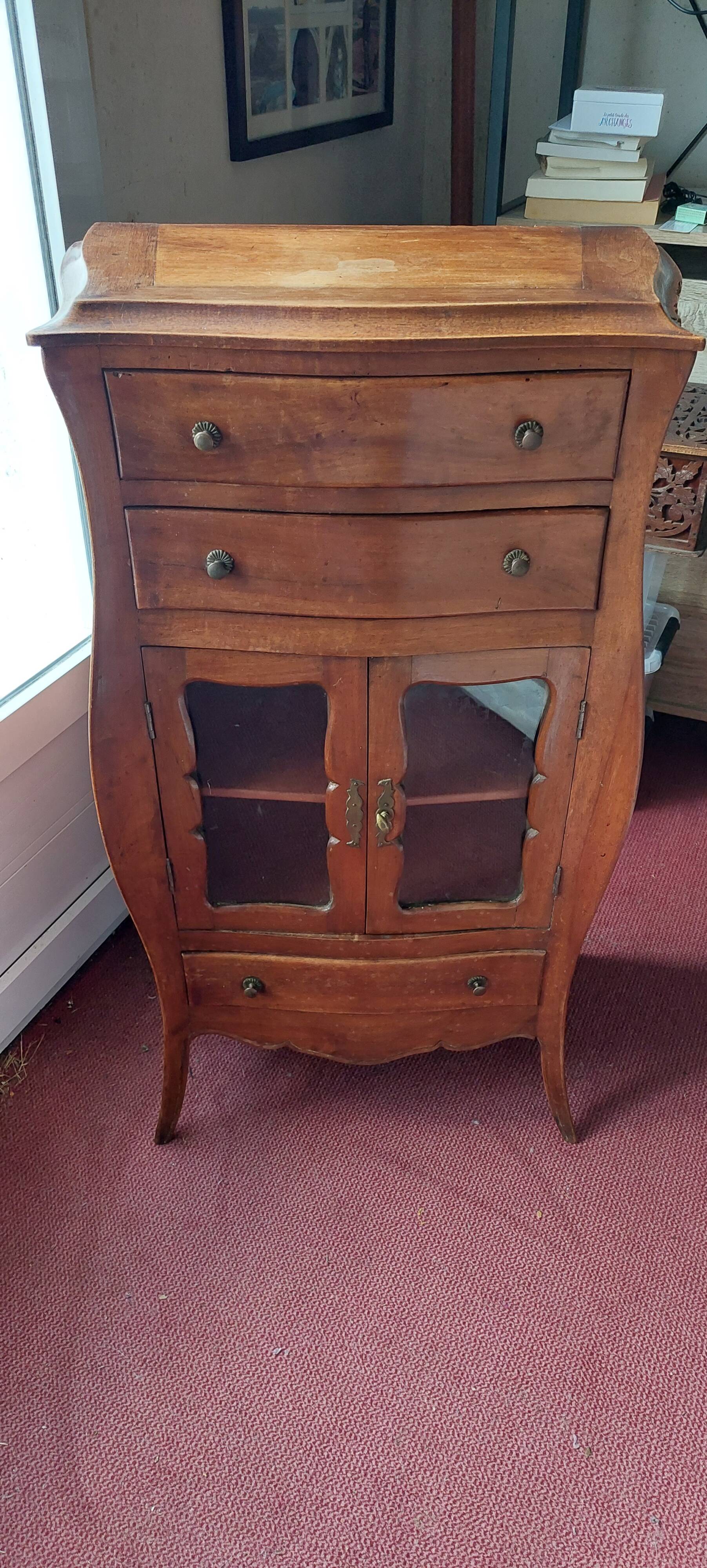 Small vestibule furniture from the Louis XVI period in cherry wood.