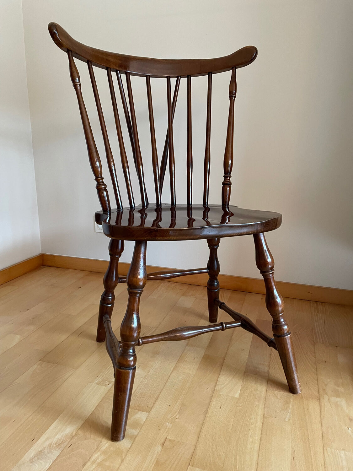 6 Duxbury Windsor style chairs by Ethan Allen.