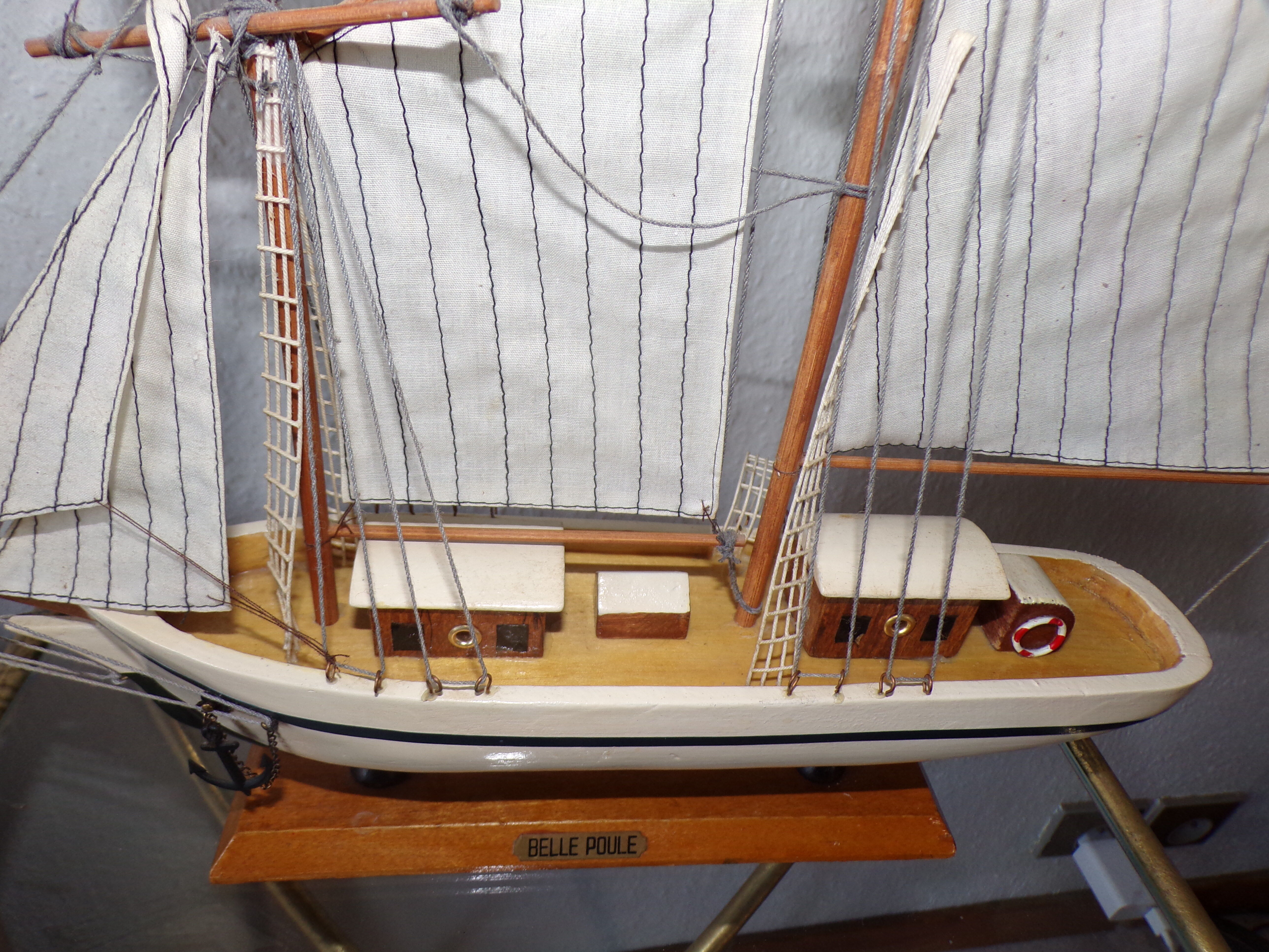 Wooden boat model Belle Poule