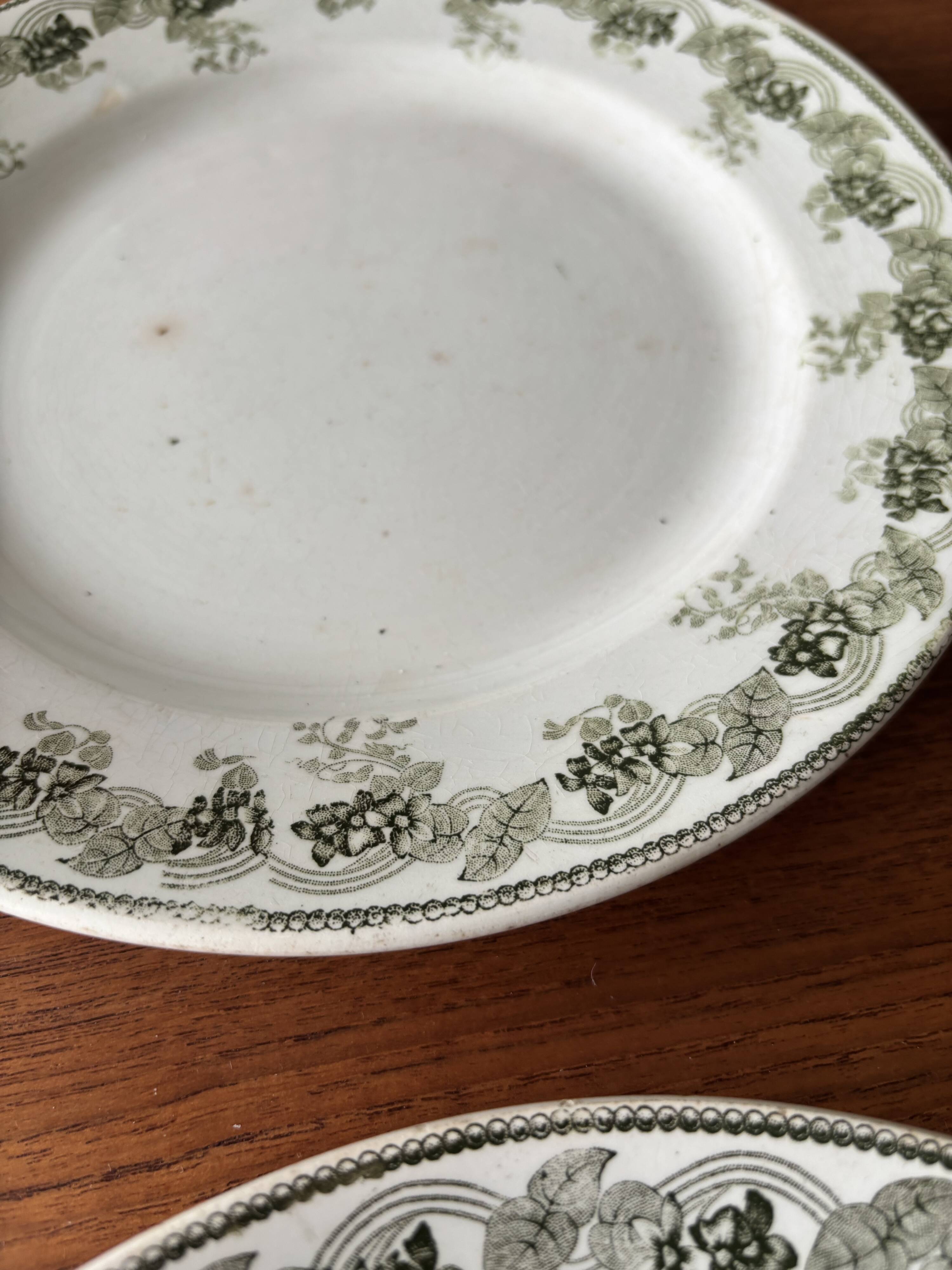 Set of 4 flat plates Terre de Fer Moulin des Loups model Violett