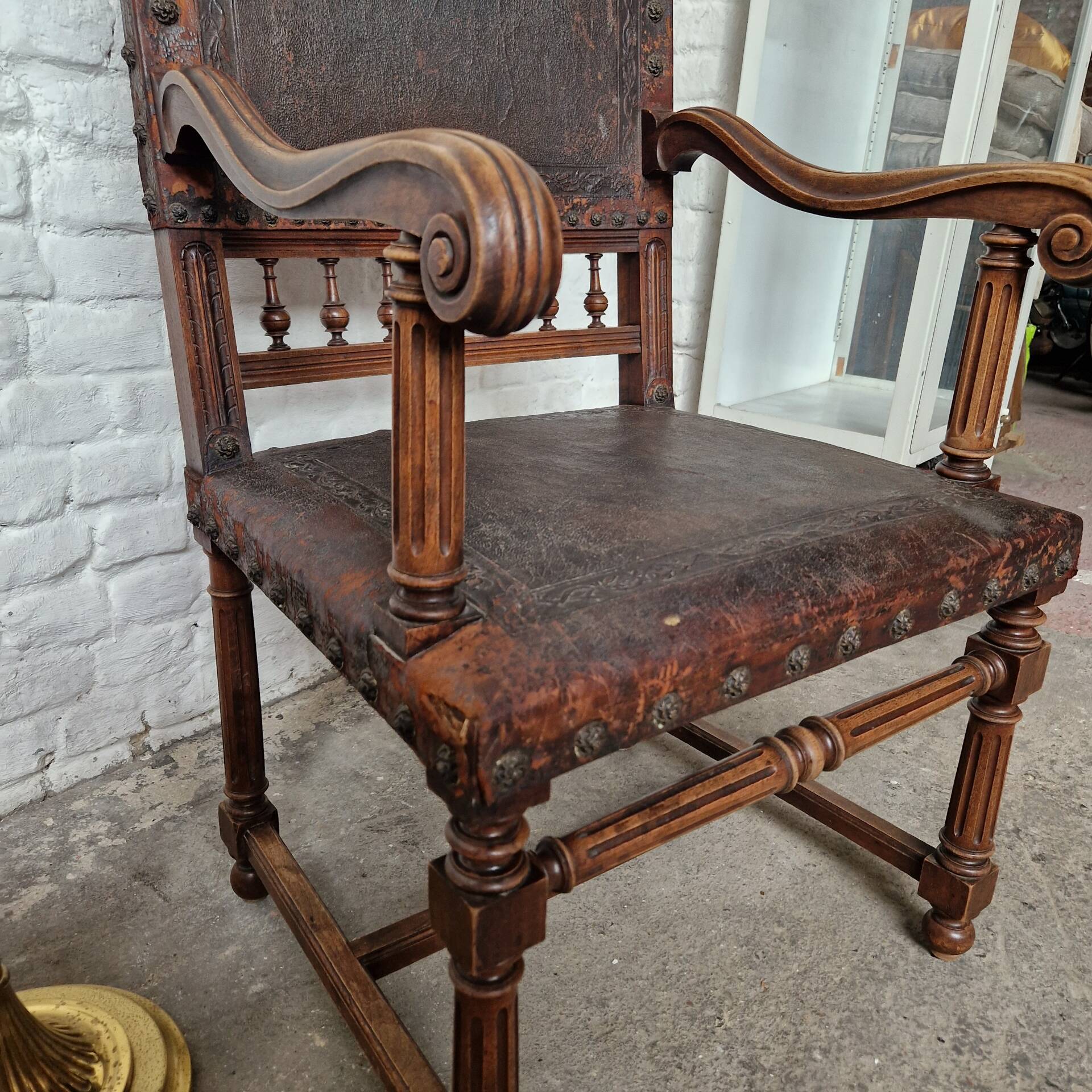 2  fauteuils Henri II