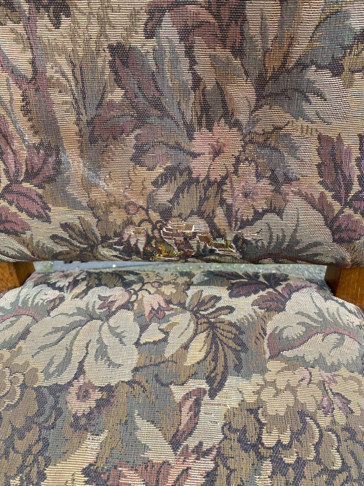 6 Louis XIV chairs made of solid wood with sheep bone and 19th-century floral fabric.