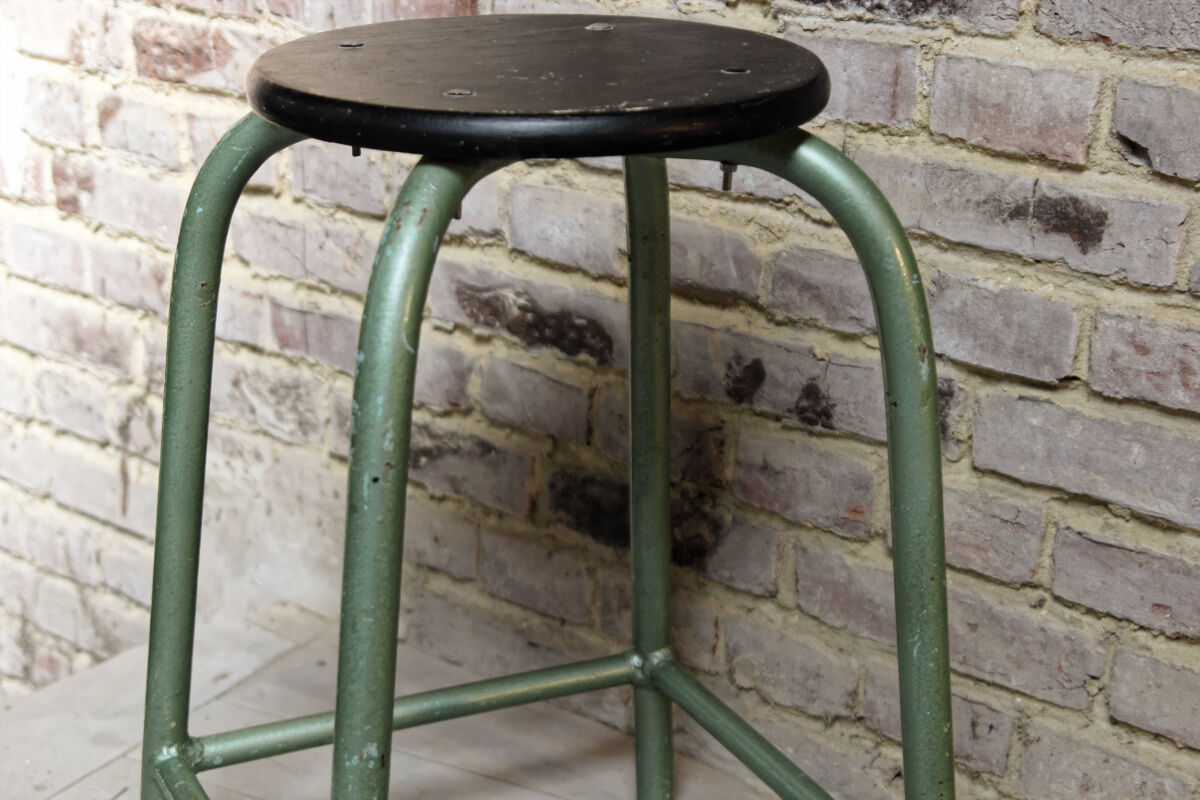 Tabouret de laboratoire en bois et métal