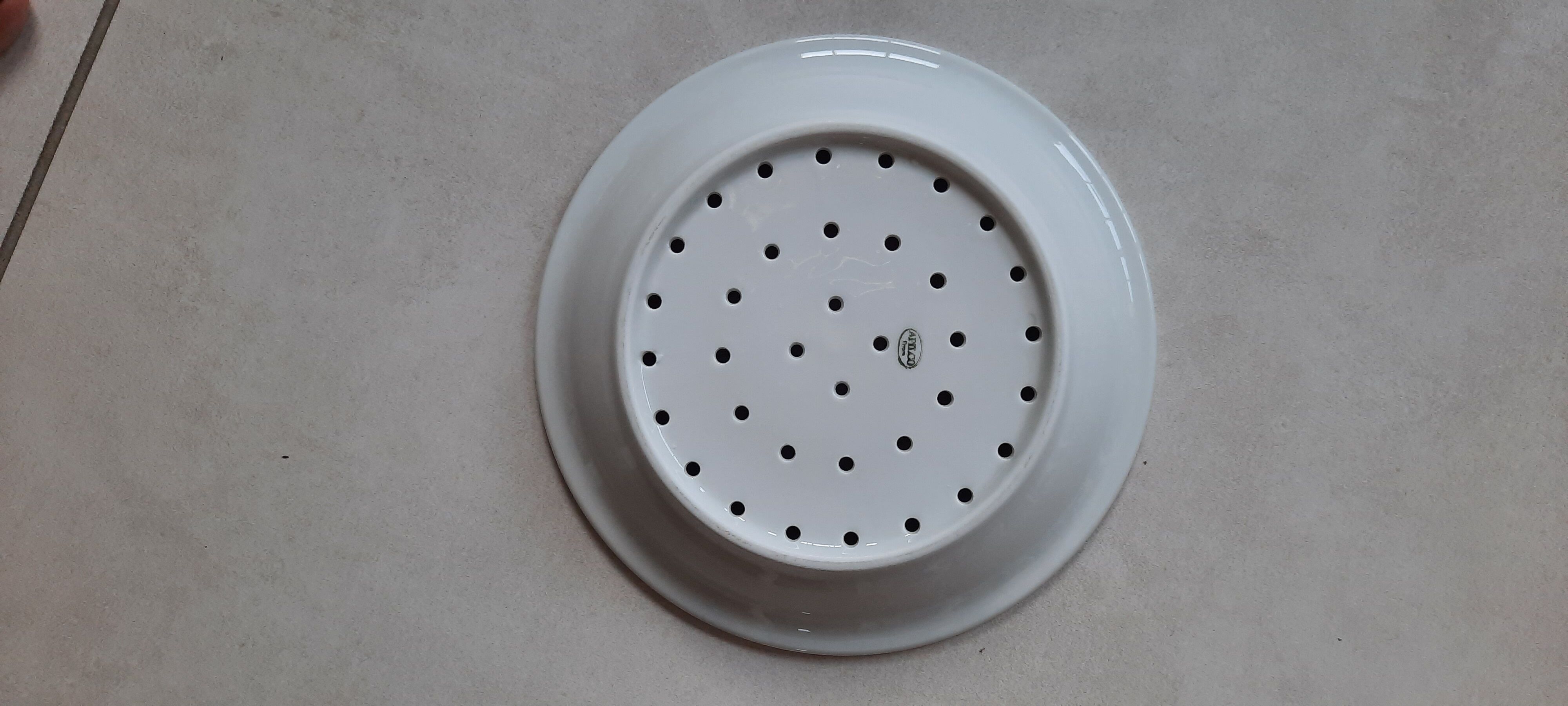 Flat drainer in faience Apilco