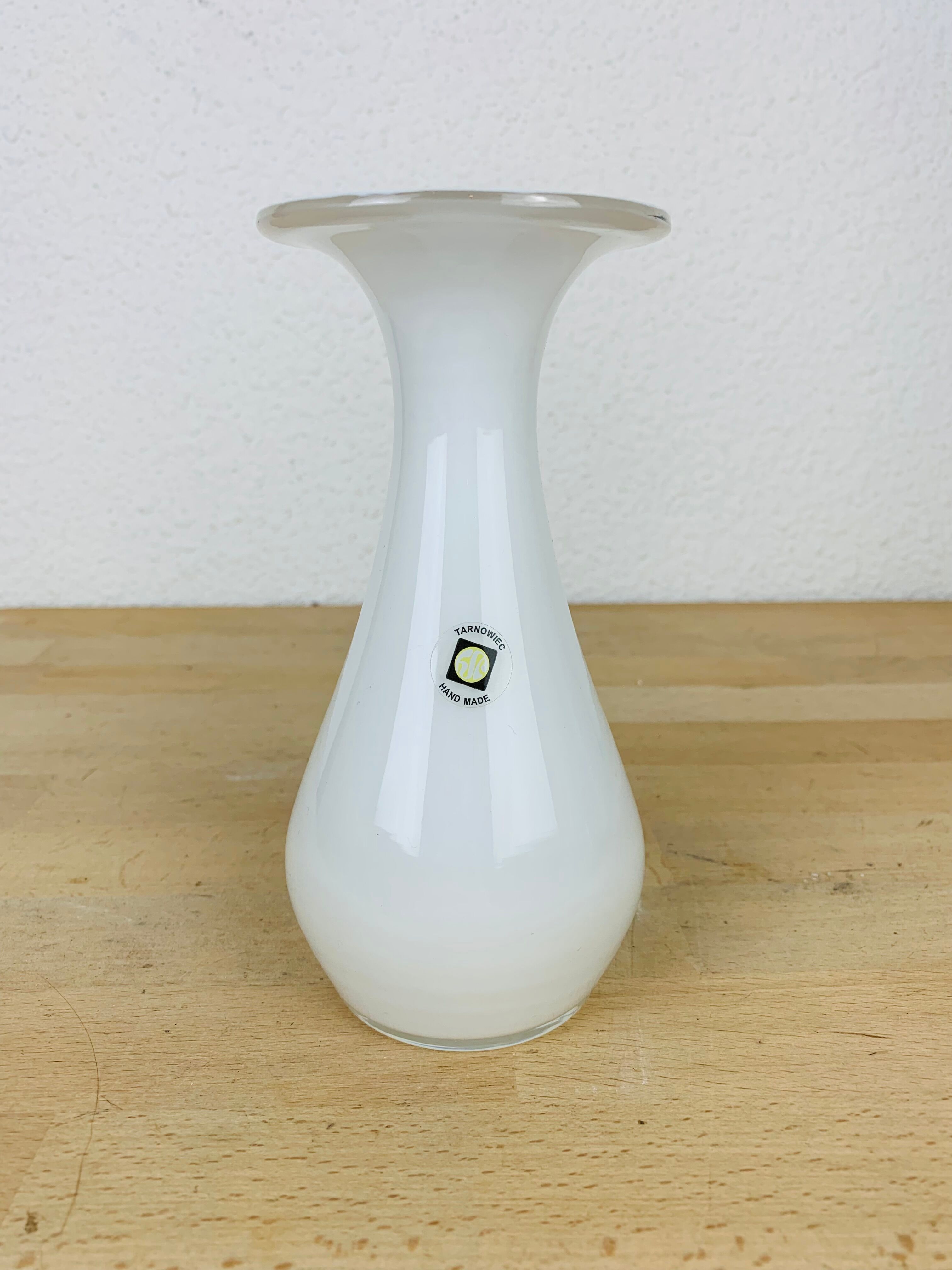 Tarnowiec flat neck vase in vintage white glass