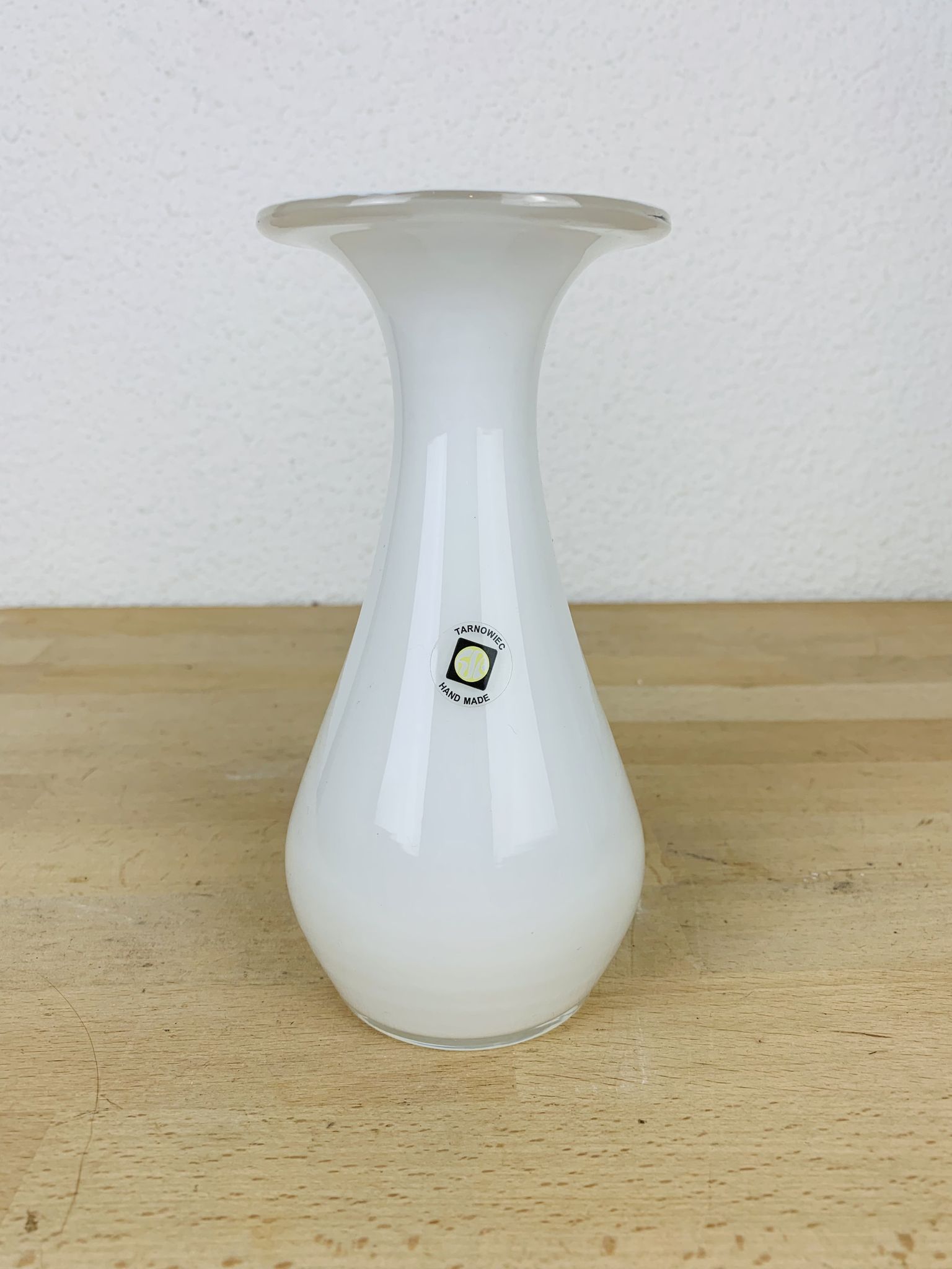 Tarnowiec flat neck vase in vintage white glass