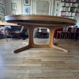 Baumann extendable oval Scandinavian table