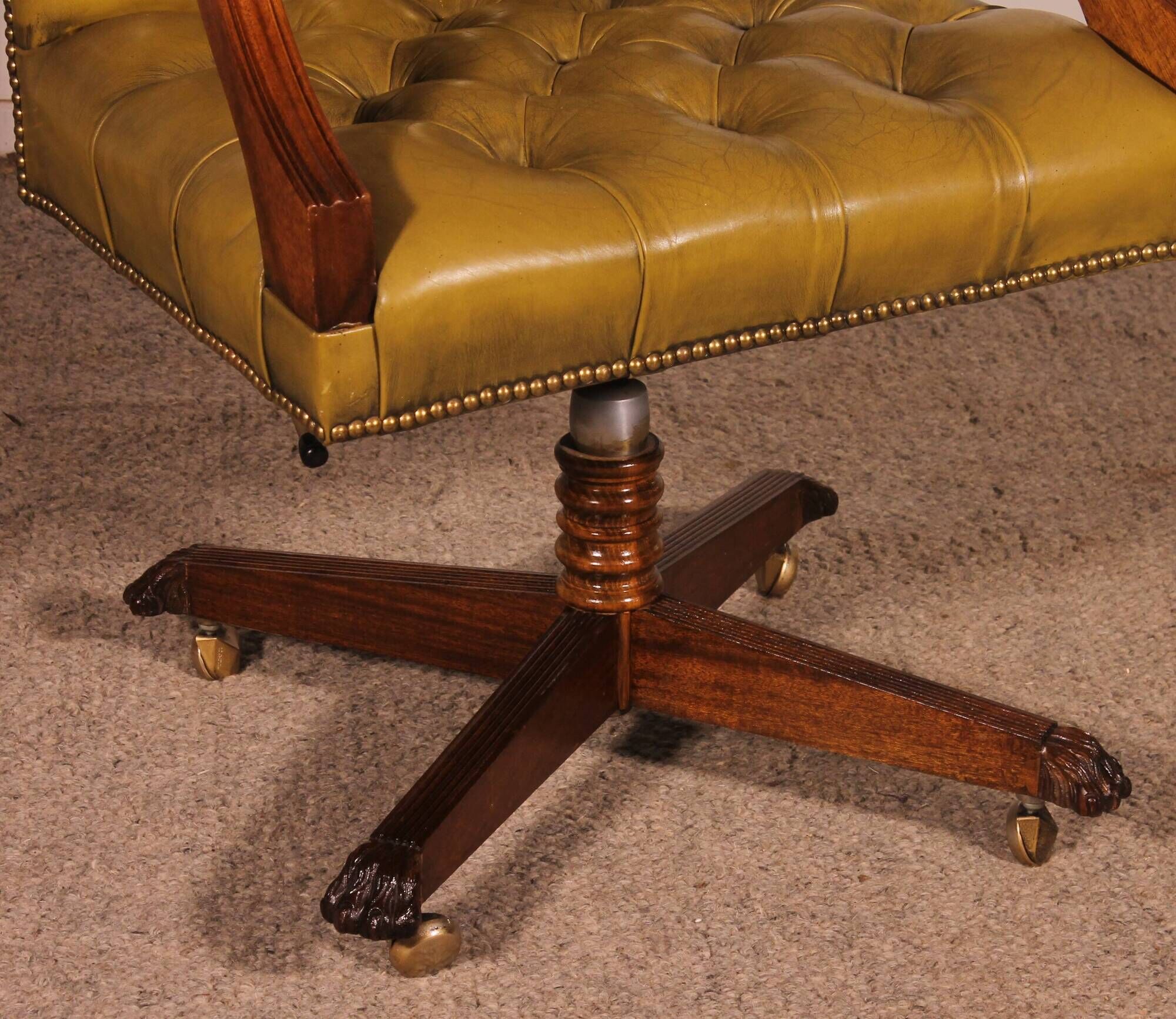Office Chair Known as Swivel Executive Chair in Mahogany and Leather