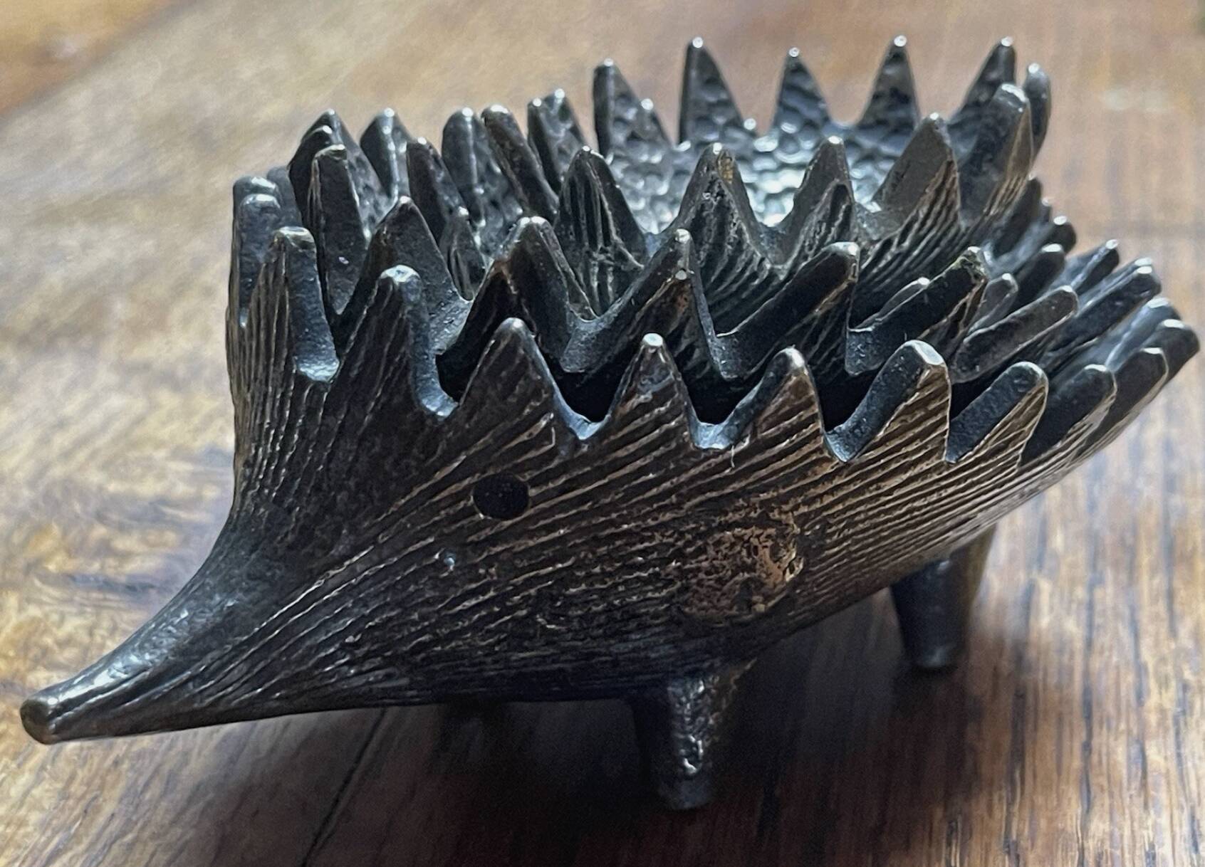 Walter Bosse / Herta Baller — Patinated brass - 4 nesting hedgehogs - 195