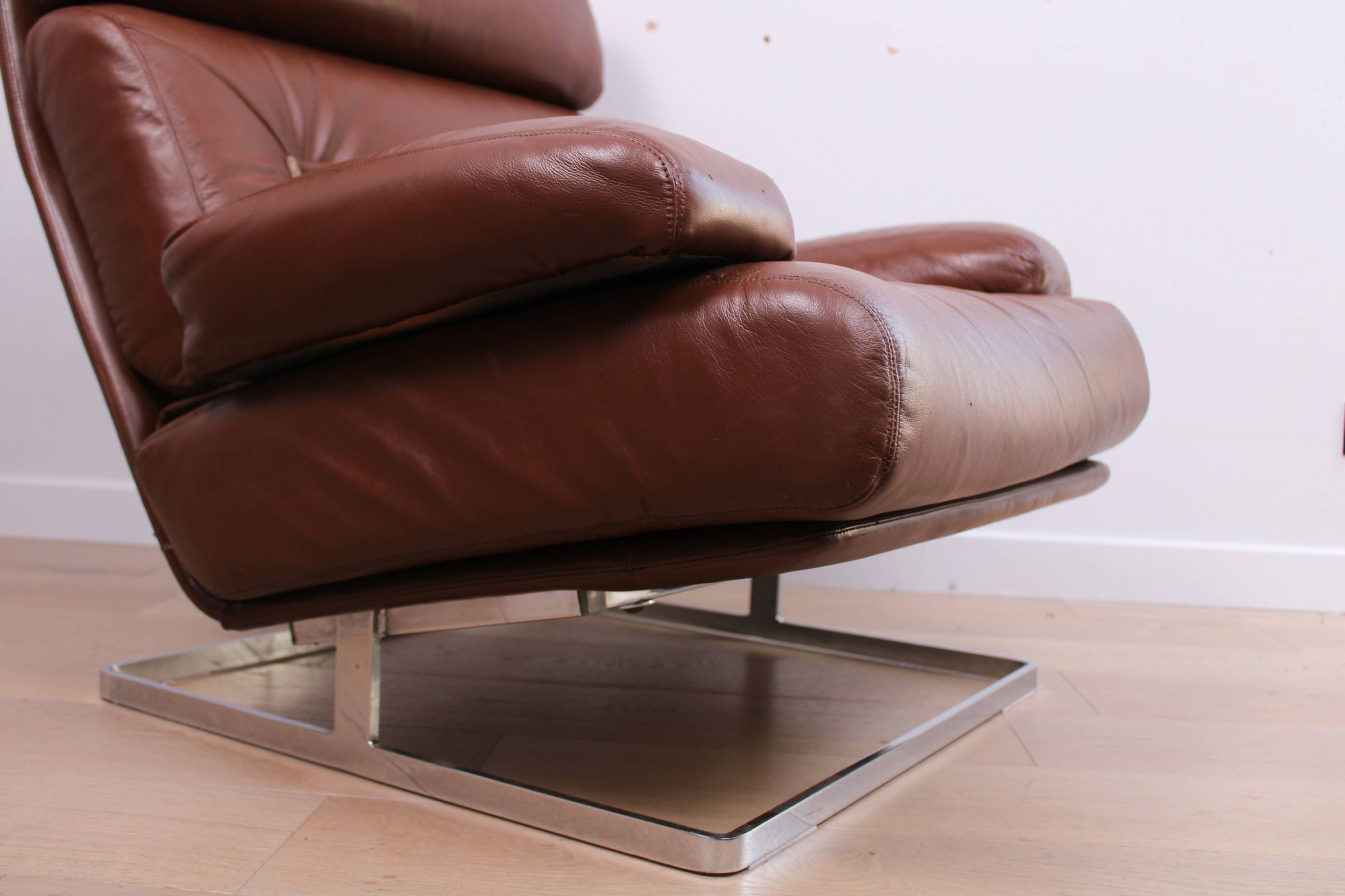 Un fauteuil lounge Nucleus en cuir marron Tetrad vintage des années 50.