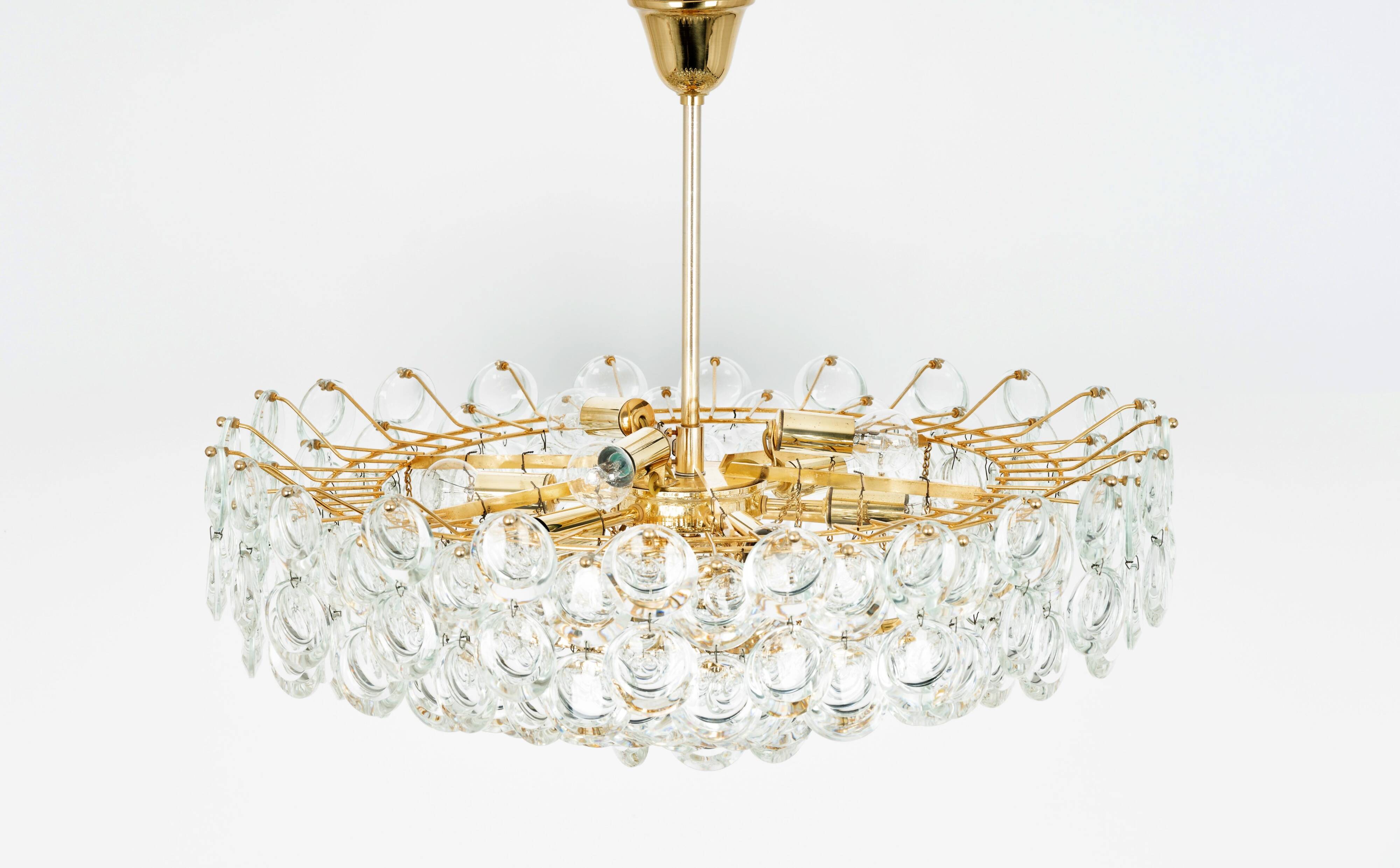 Large chandelier in gilded brass and crystal, Sciolari design by Palwa, Germany, 1970s.