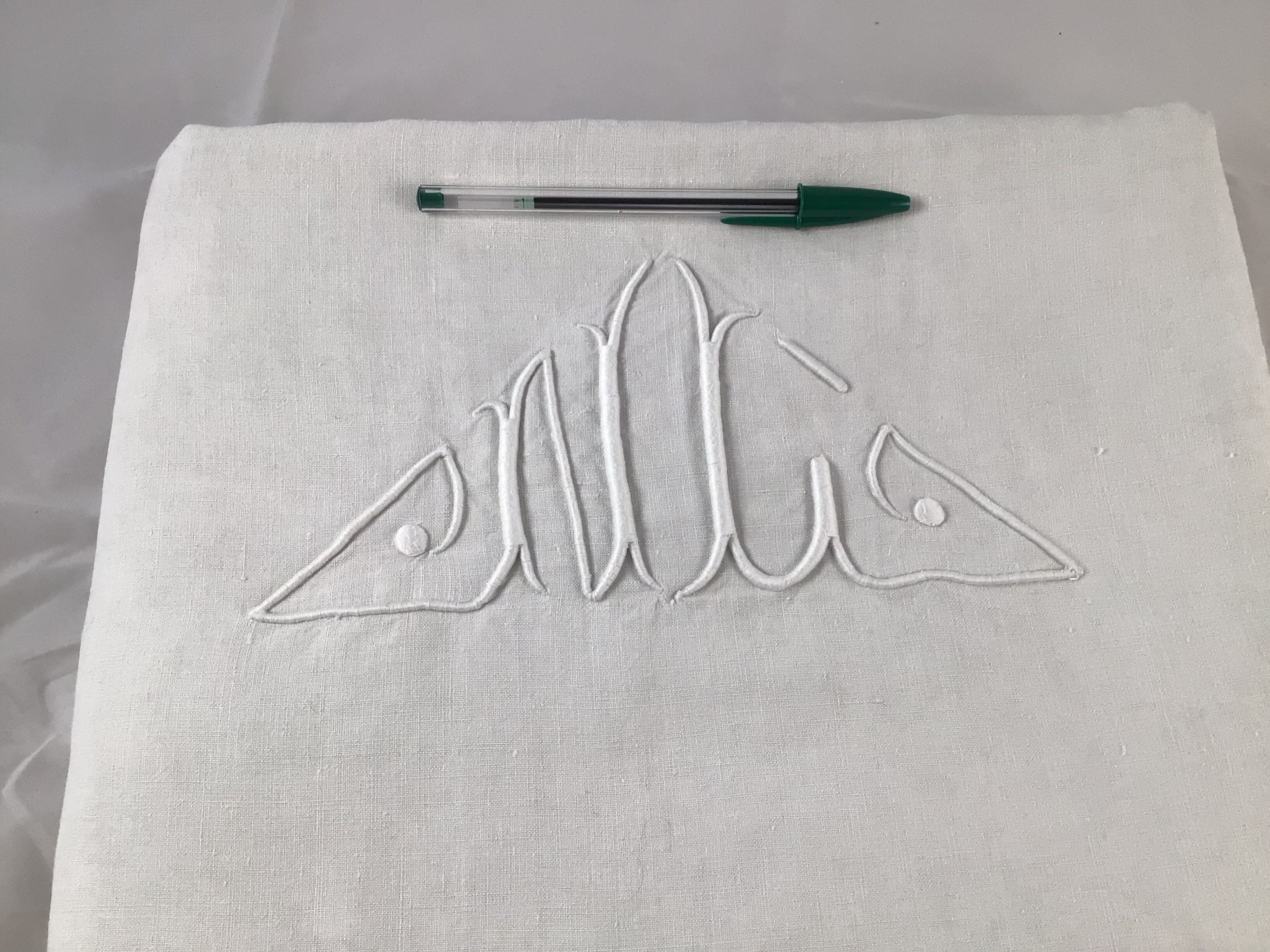 2-seater drap embroidered NL linen end mini single day