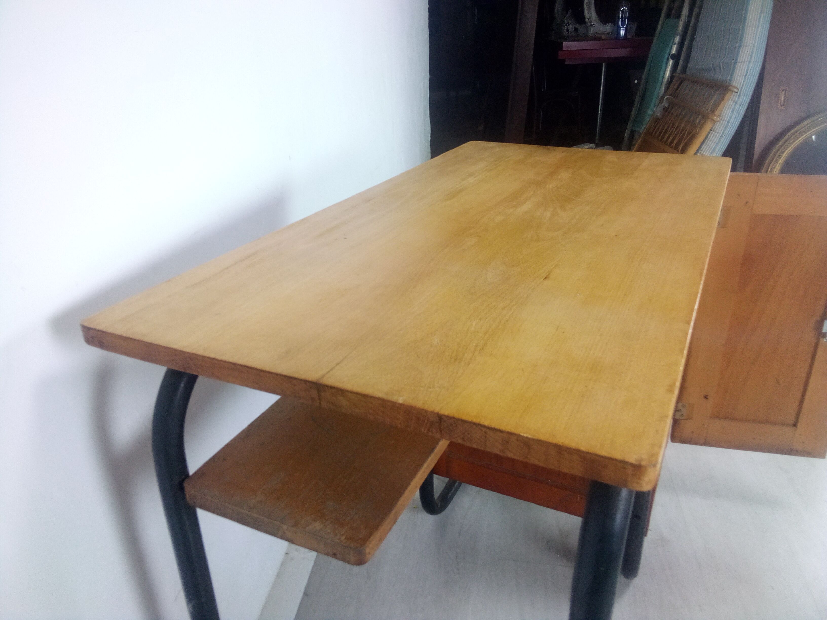 Desk model S22 by Jacques Hitier produced by Mobilor