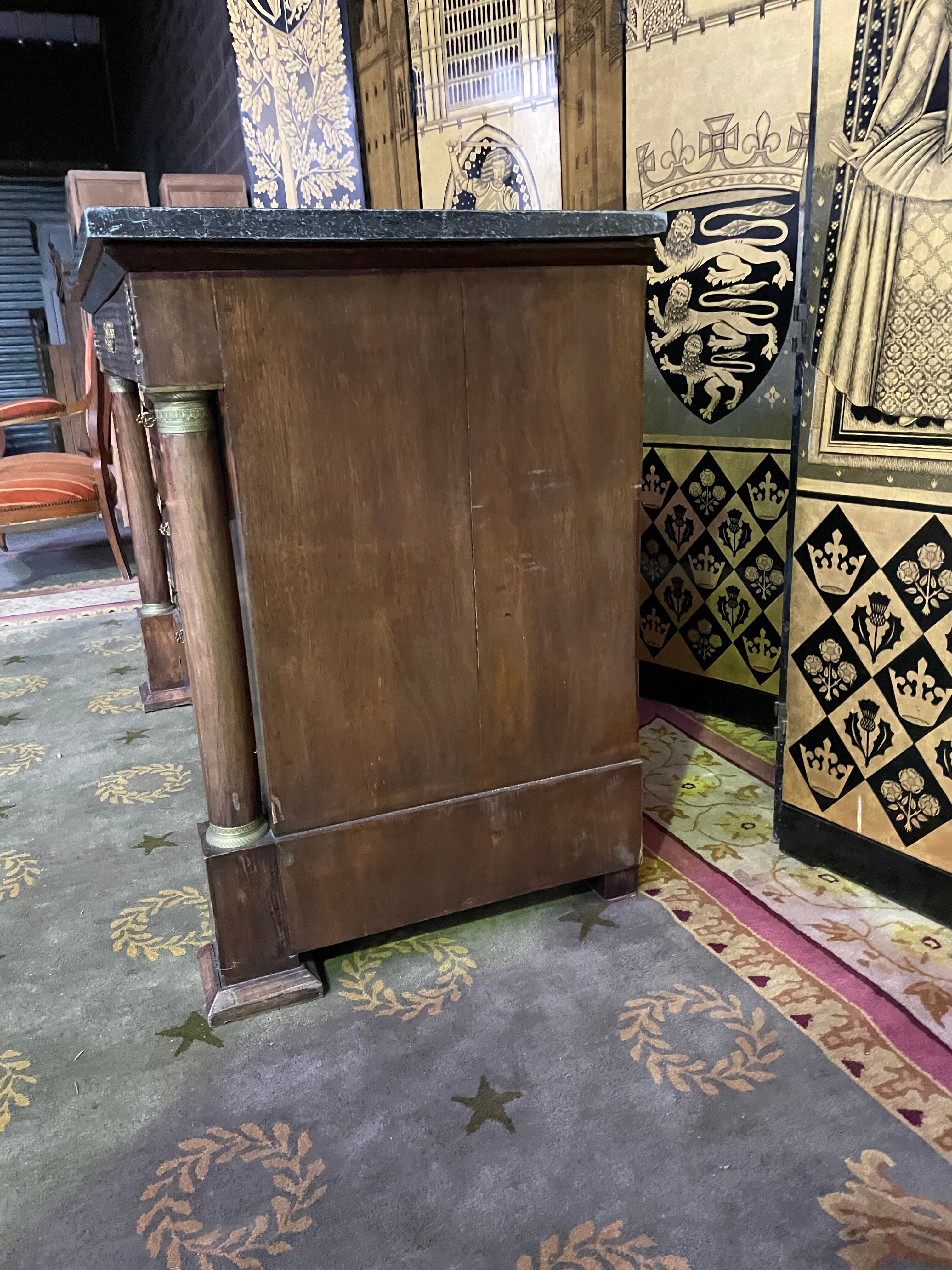 Empire period chest of drawers in mahogany and mahogany veneer