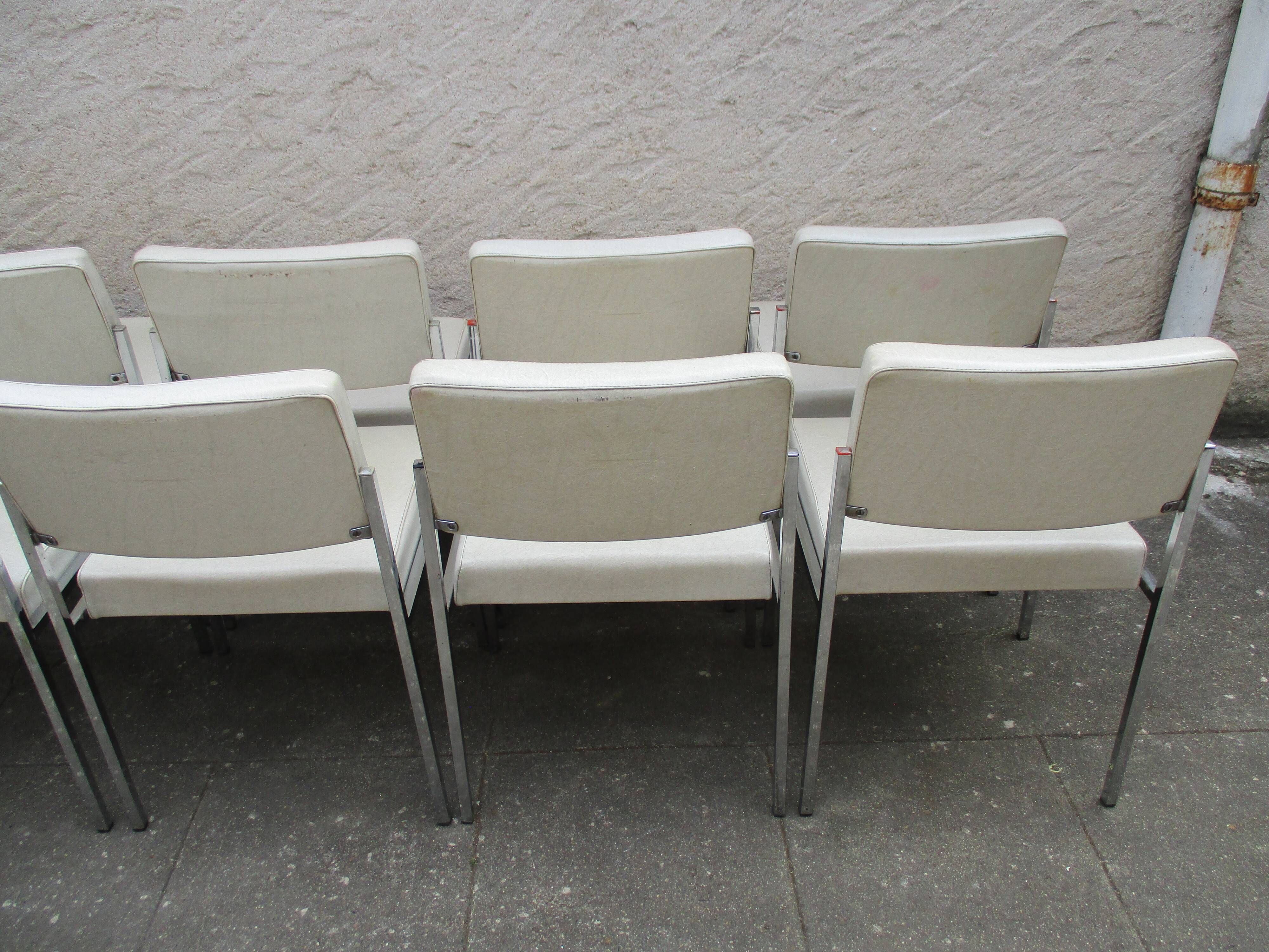 Lot of 10 chairs Strafor 70s