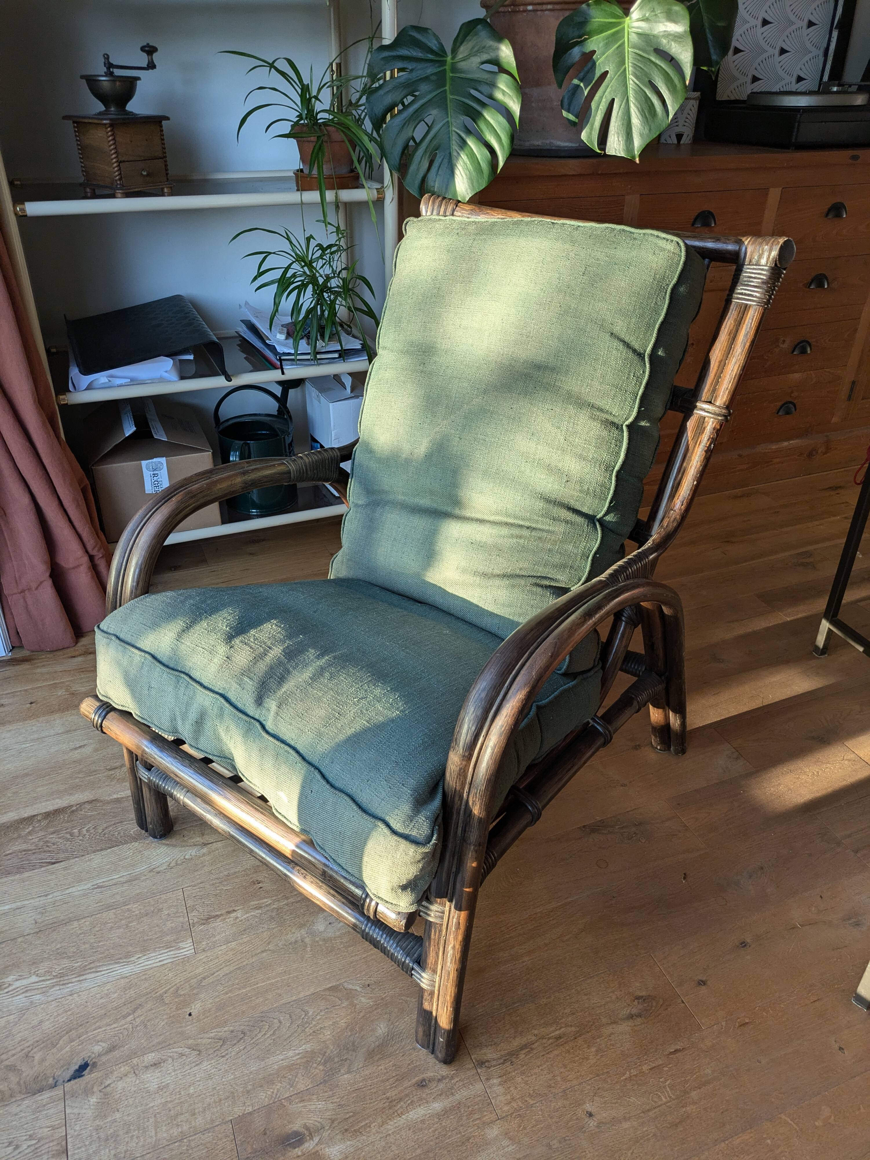 Fauteuil vintage en rotin marron foncé