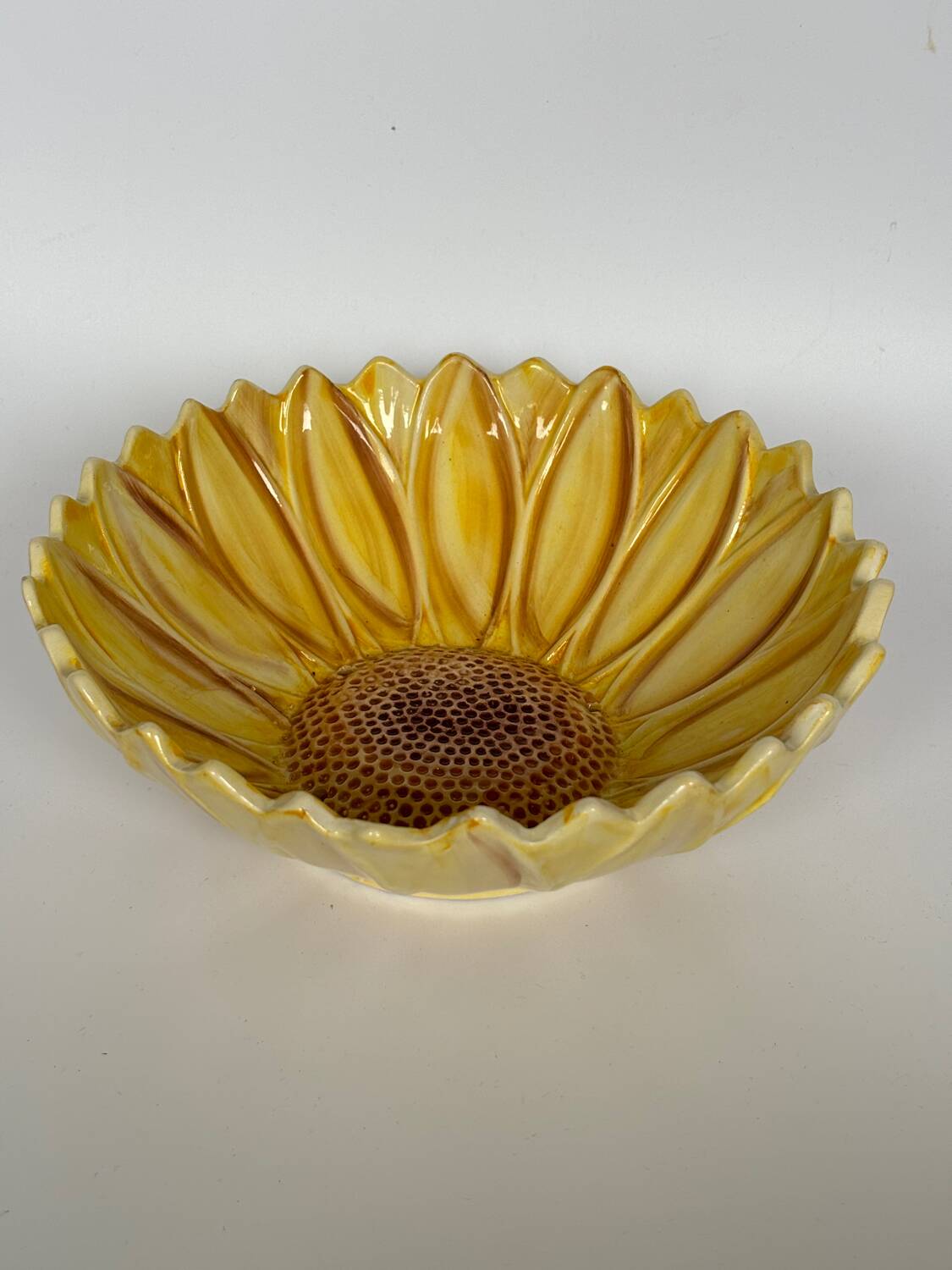 Sunflower slip draining salad bowl