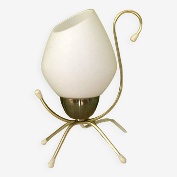 Lampe à poser fil de laiton et tulipe globe en verre opalin