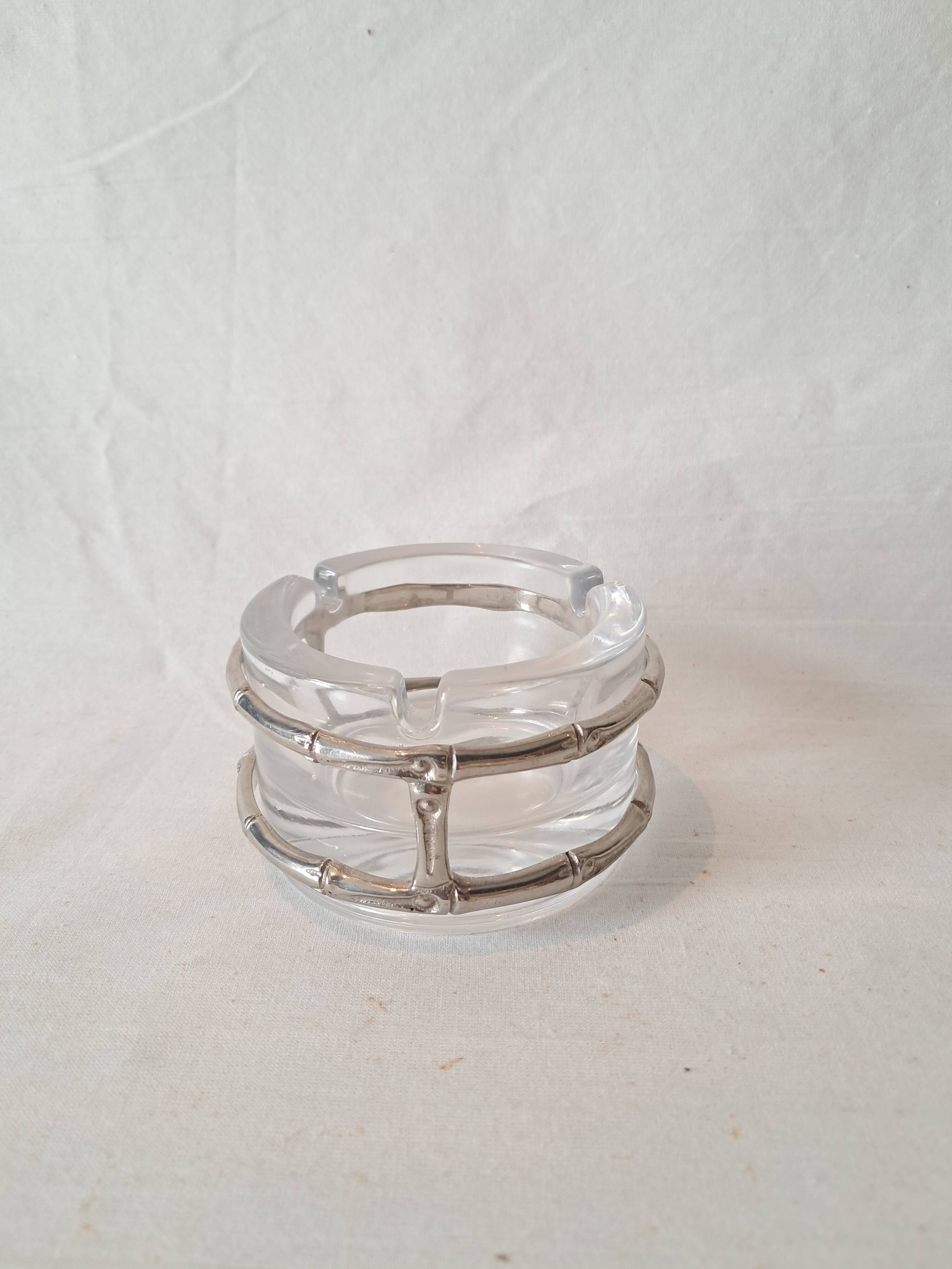 Cendrier En Verre Dans Un Support Faux Bambou Métallique