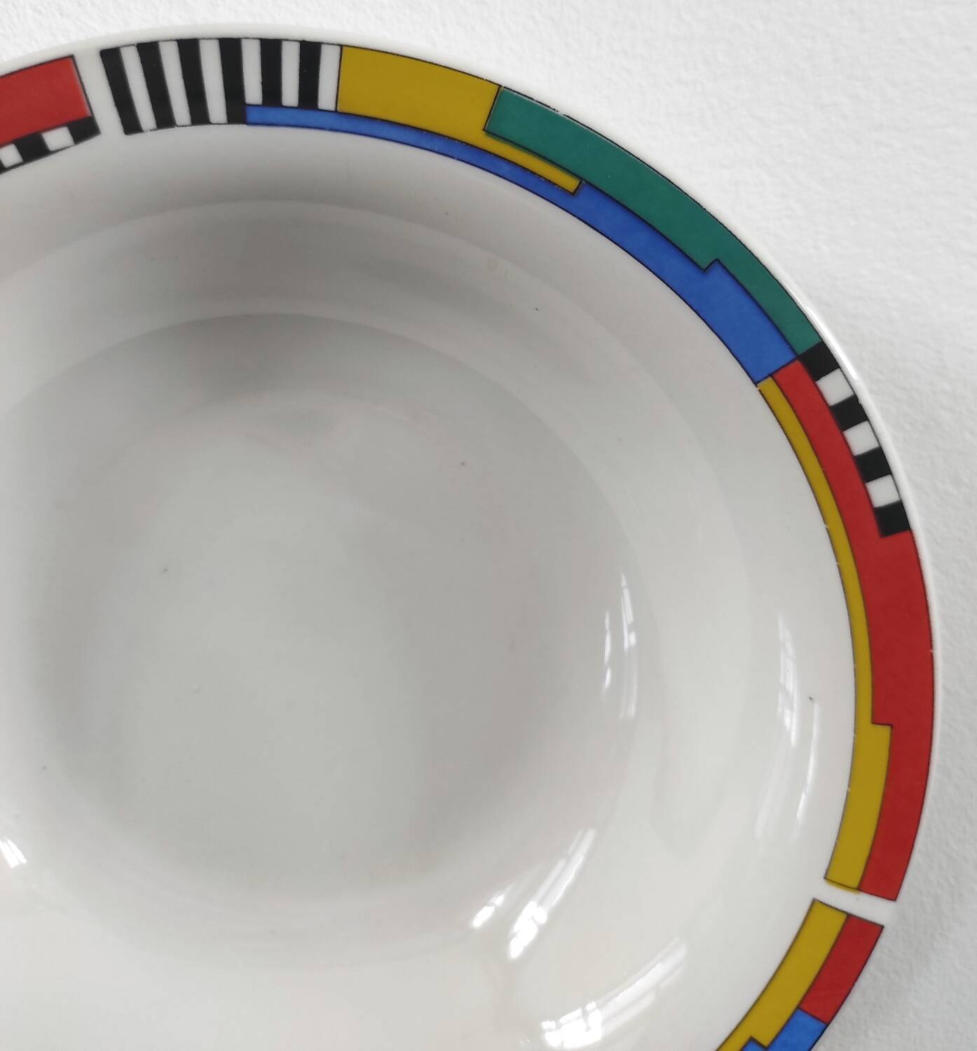 Set of 4 vintage Memphis style deep plates.