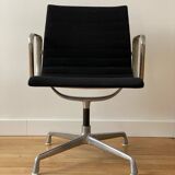 Fauteuil Eames EA108