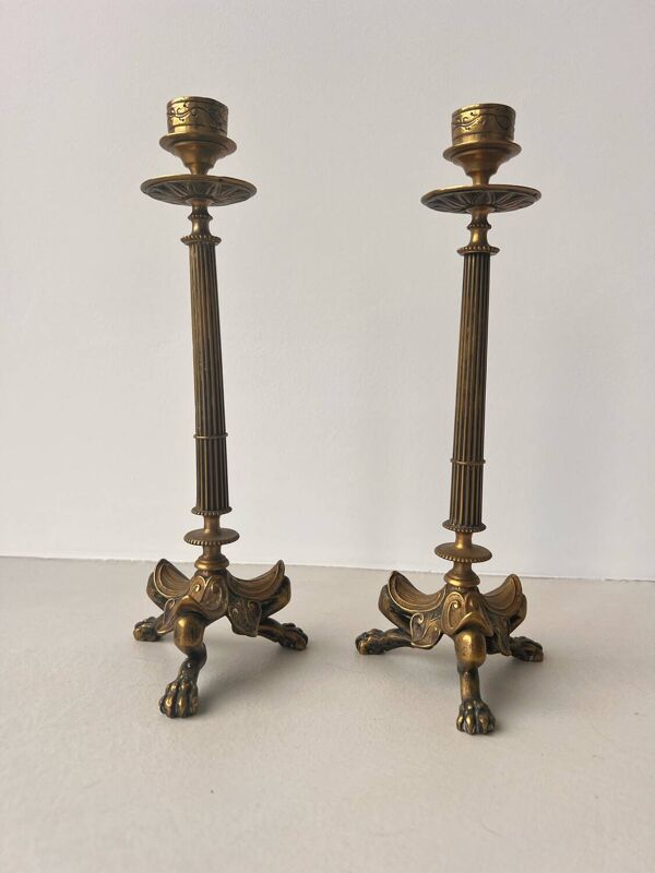 Paire de flambeaux en bronze doré à pattes de lion style Empire, XIXème s.