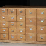 Furniture of trade: dresser of apothecary.