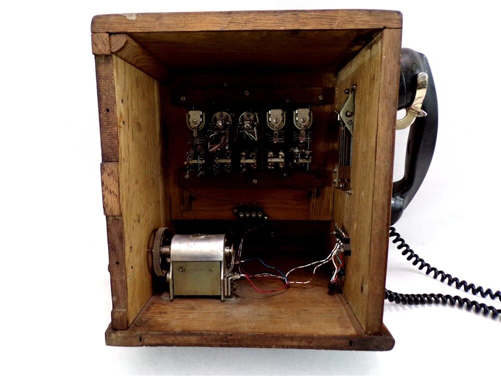 Téléphone ancien standard téléphonique