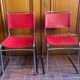 2 chaises tubulaires en cuir rouge 1970