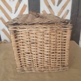 Market basket with wicker lid