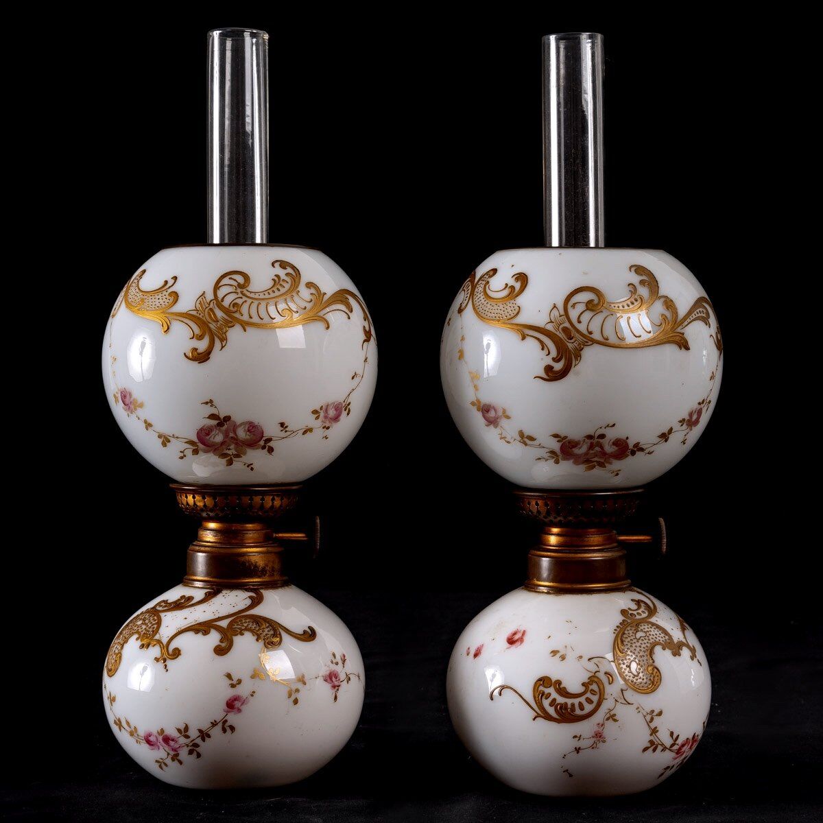 Pair of quinquet in white opaline from Baccarat house early nineteenth century