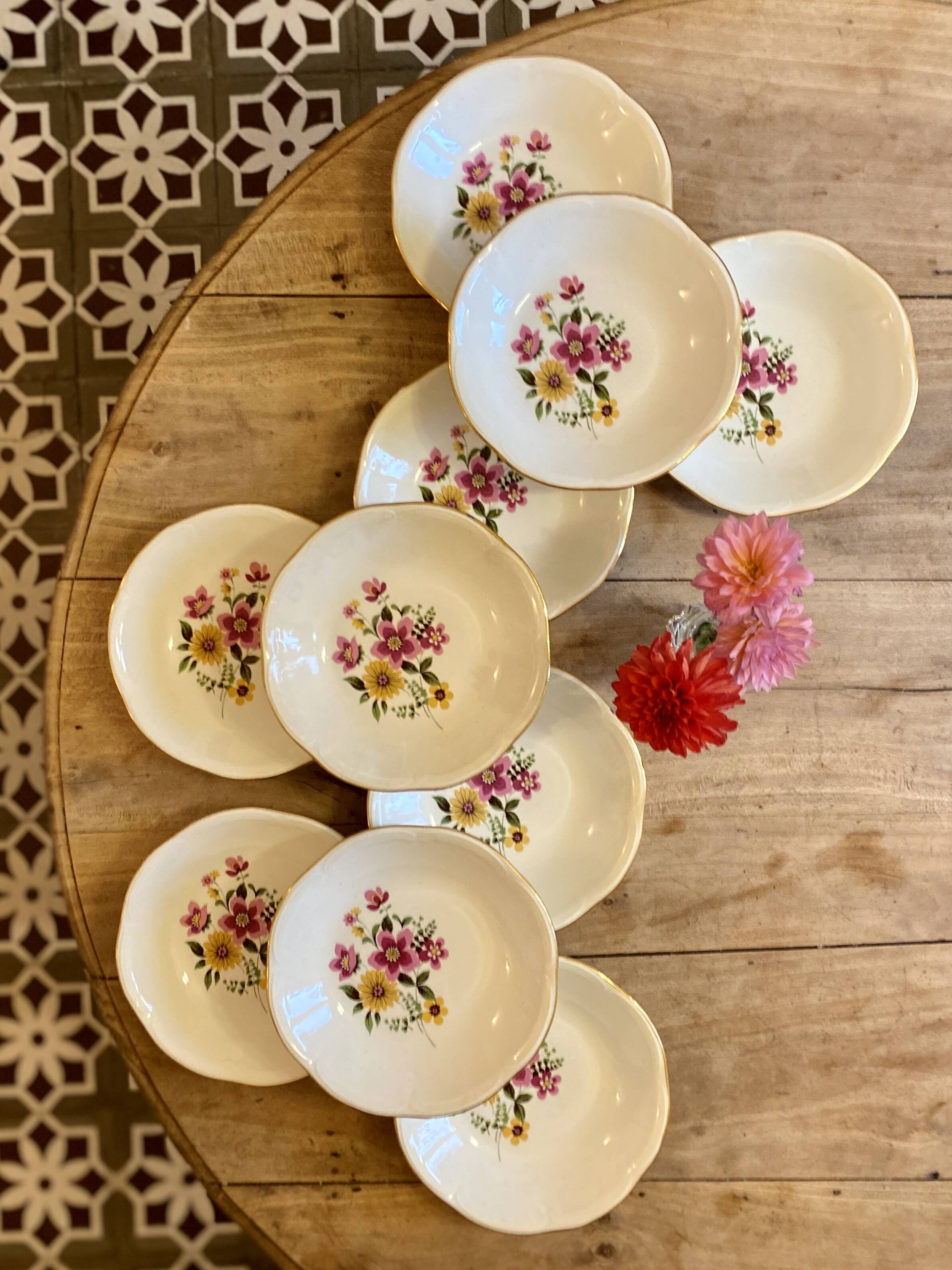 Set of 8 vintage soup plates from Gien
