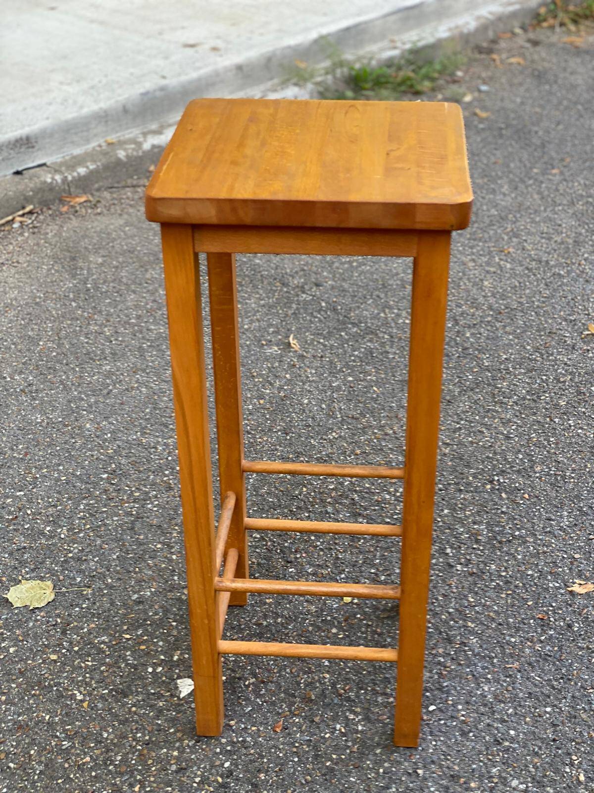 Tabouret haut de bar scandinave en bois massif 75cm