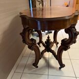 Pedestal table