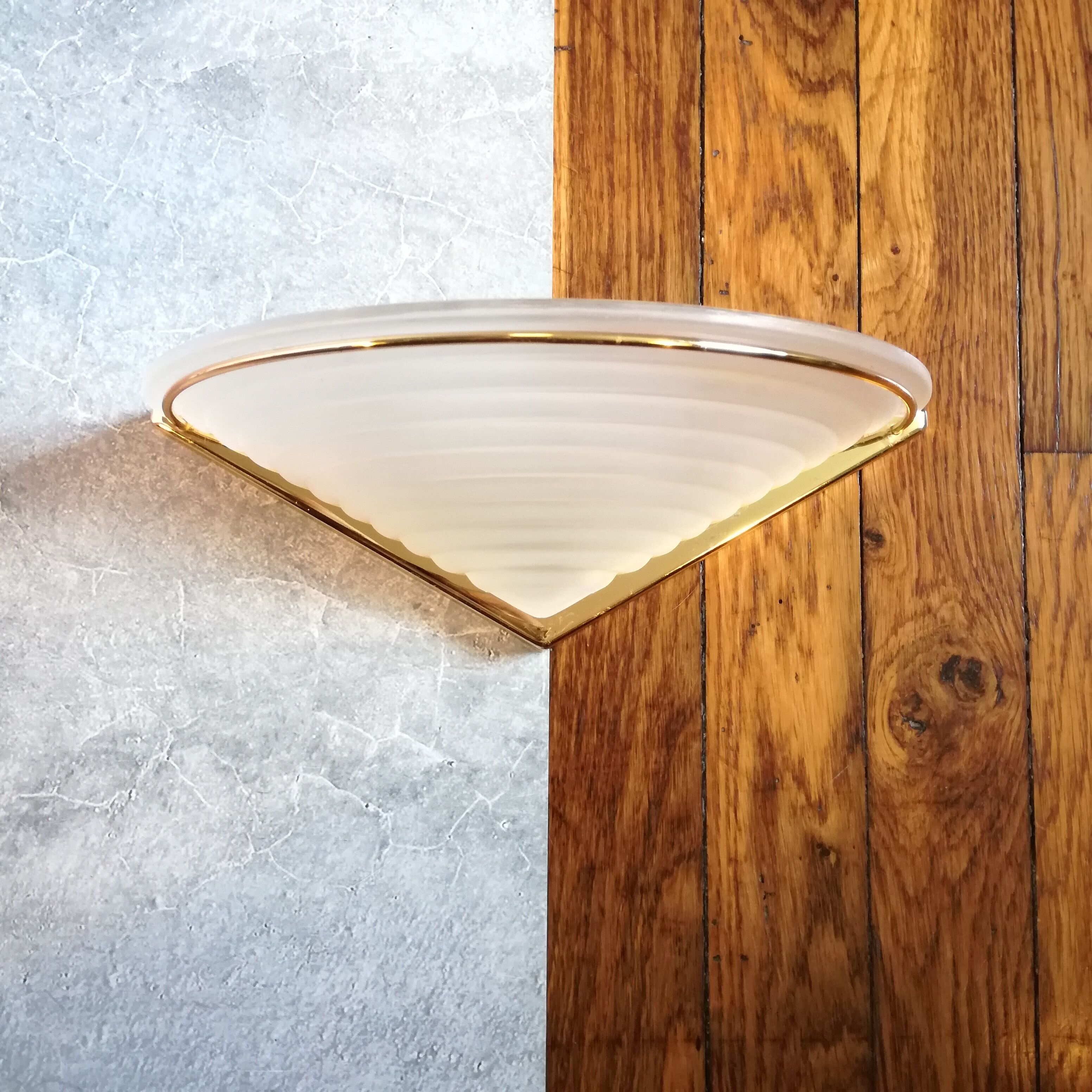 Half moon wall lamp in glass and gold metal L31